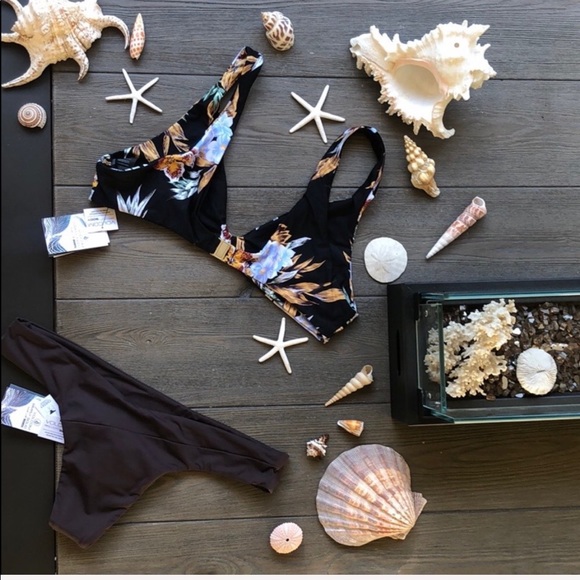 🌴🌼VOLCOM- BIKINI SET🌼🌴 - Picture 7 of 8